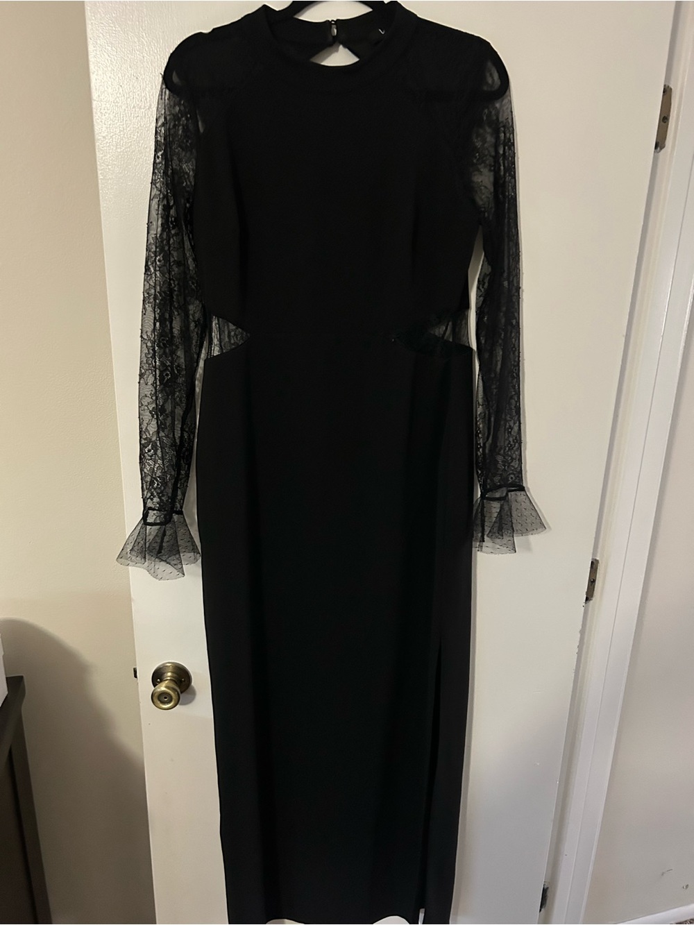 Lulu's Black Lace-Sleeve Maxi Dress